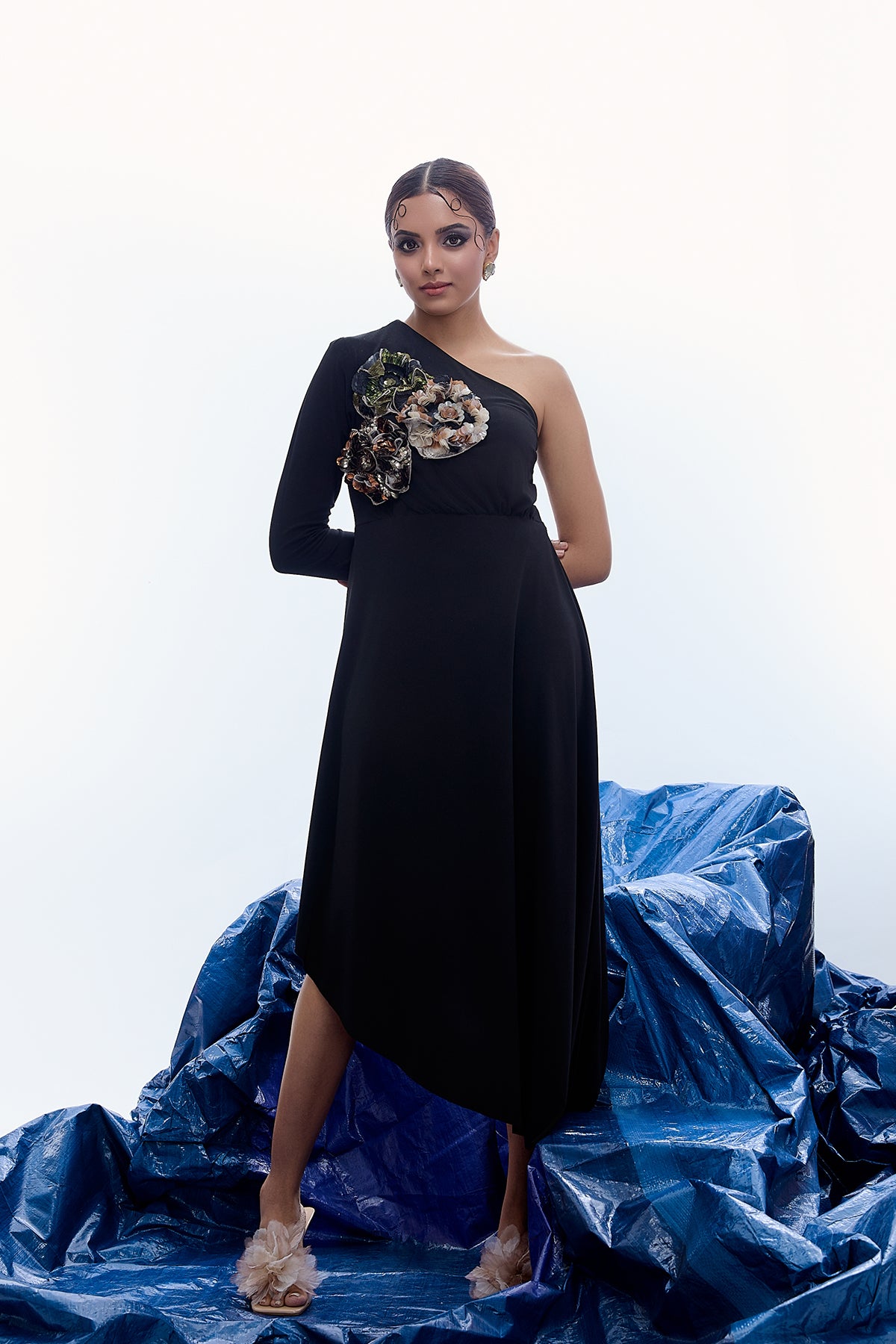 ASSYMETRIC ONE-SLEEVED DRESS
