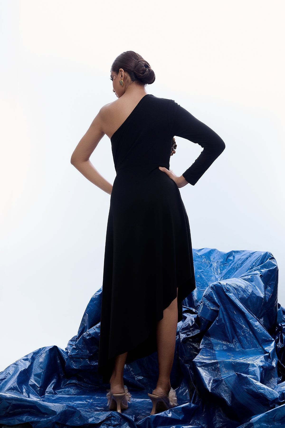 ASSYMETRIC ONE-SLEEVED DRESS