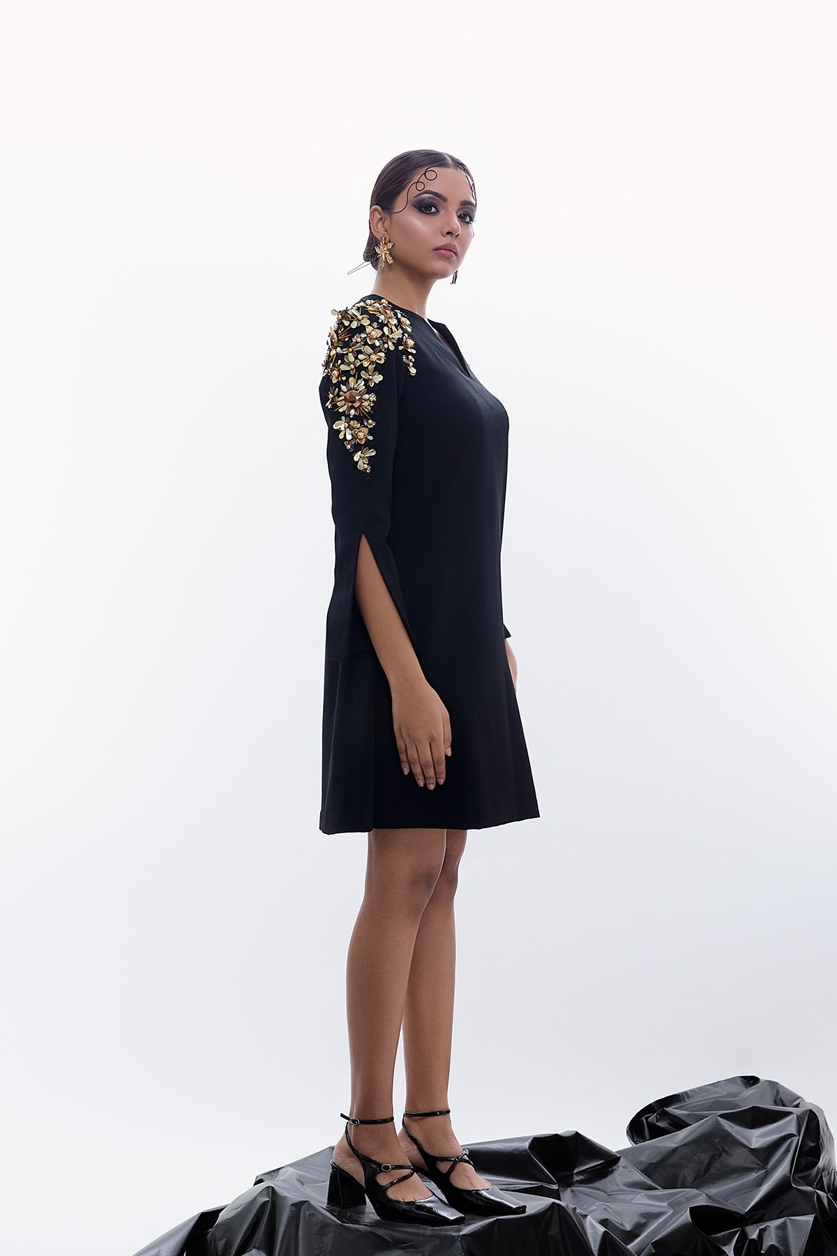 V-NECK GOLD STATEMENT DRESS