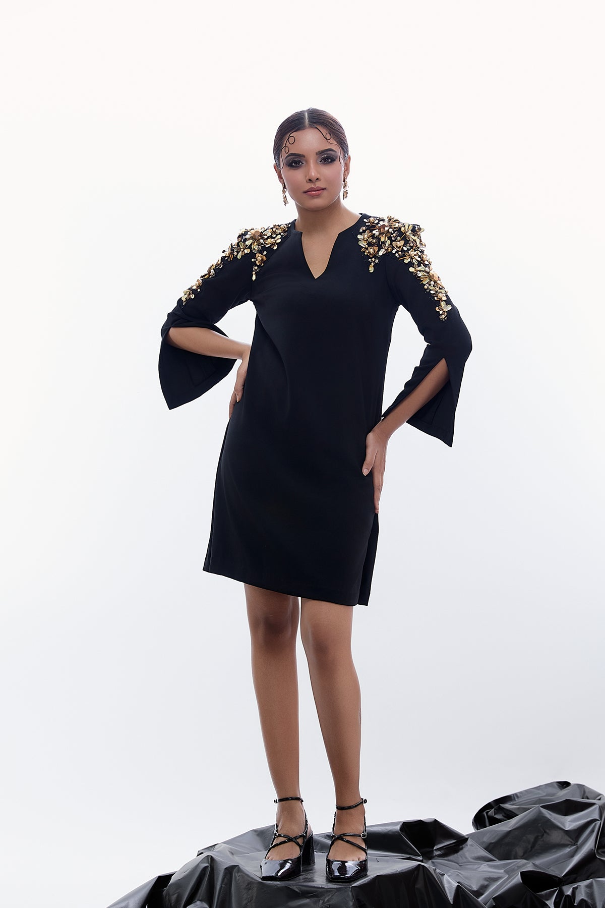 V-NECK GOLD STATEMENT DRESS