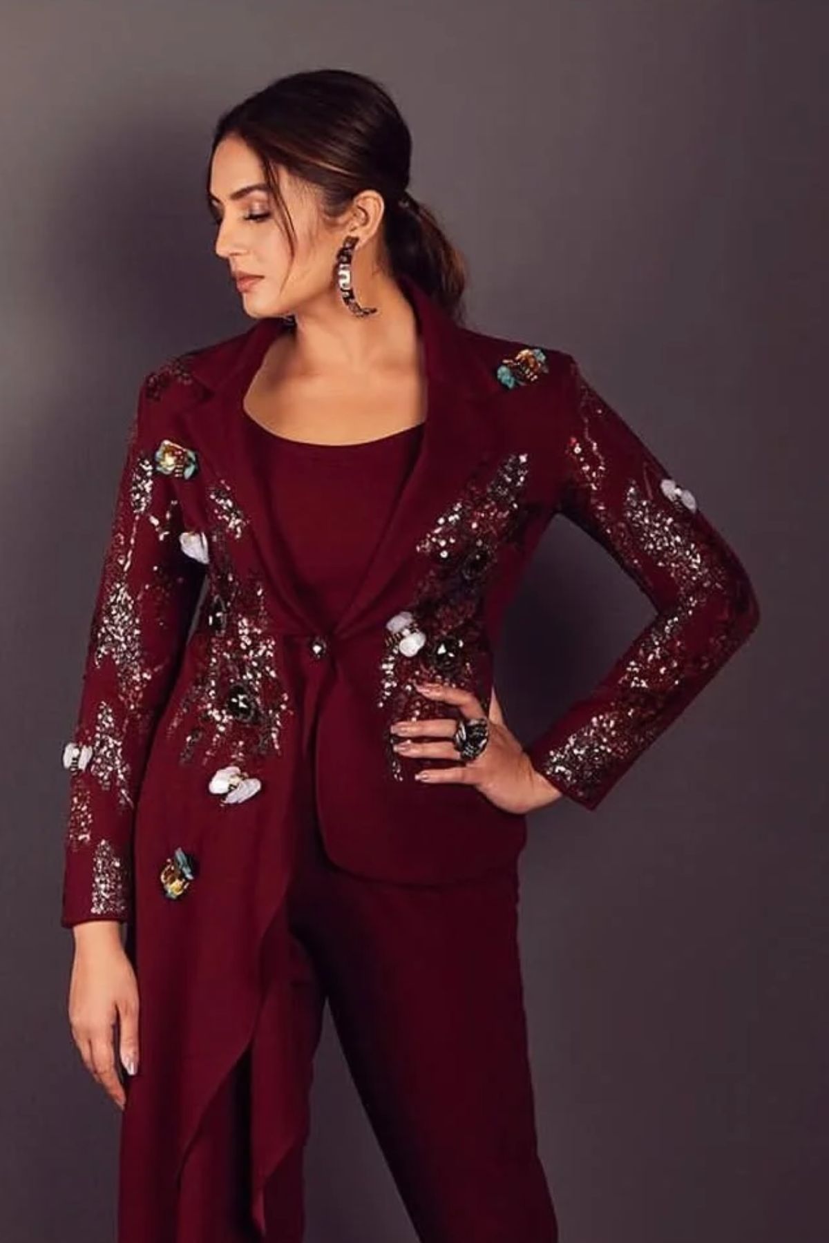 Tailored to sartorial perfection this single-breasted roll collar, peplum style blazer is paired with classic trousers. Its artistic intricate hand-embroidery with a mix of pipes, beads, sequin,cutdana, etc reflects aesthetic craftsmanship . Shop Now!