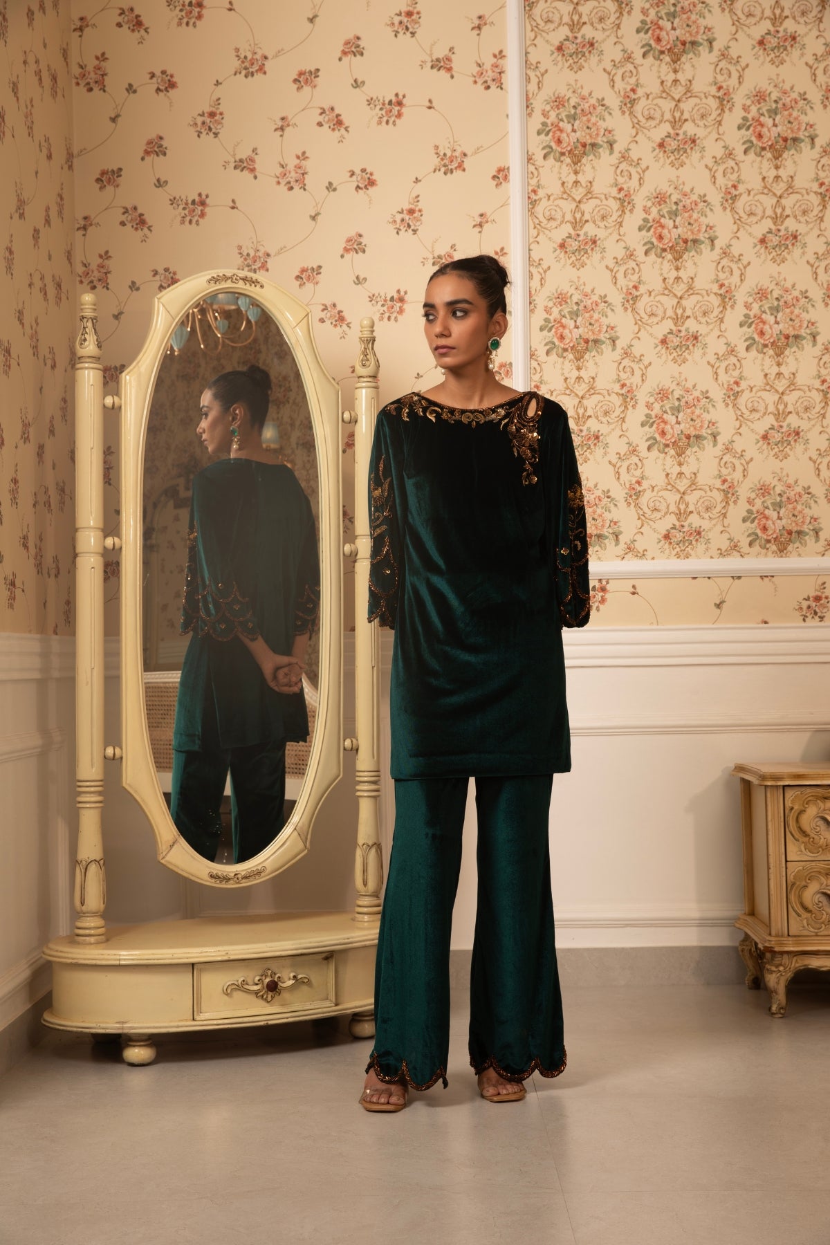 EMERALD BAROQUE WORK VELVET KURTI & PALAZZO