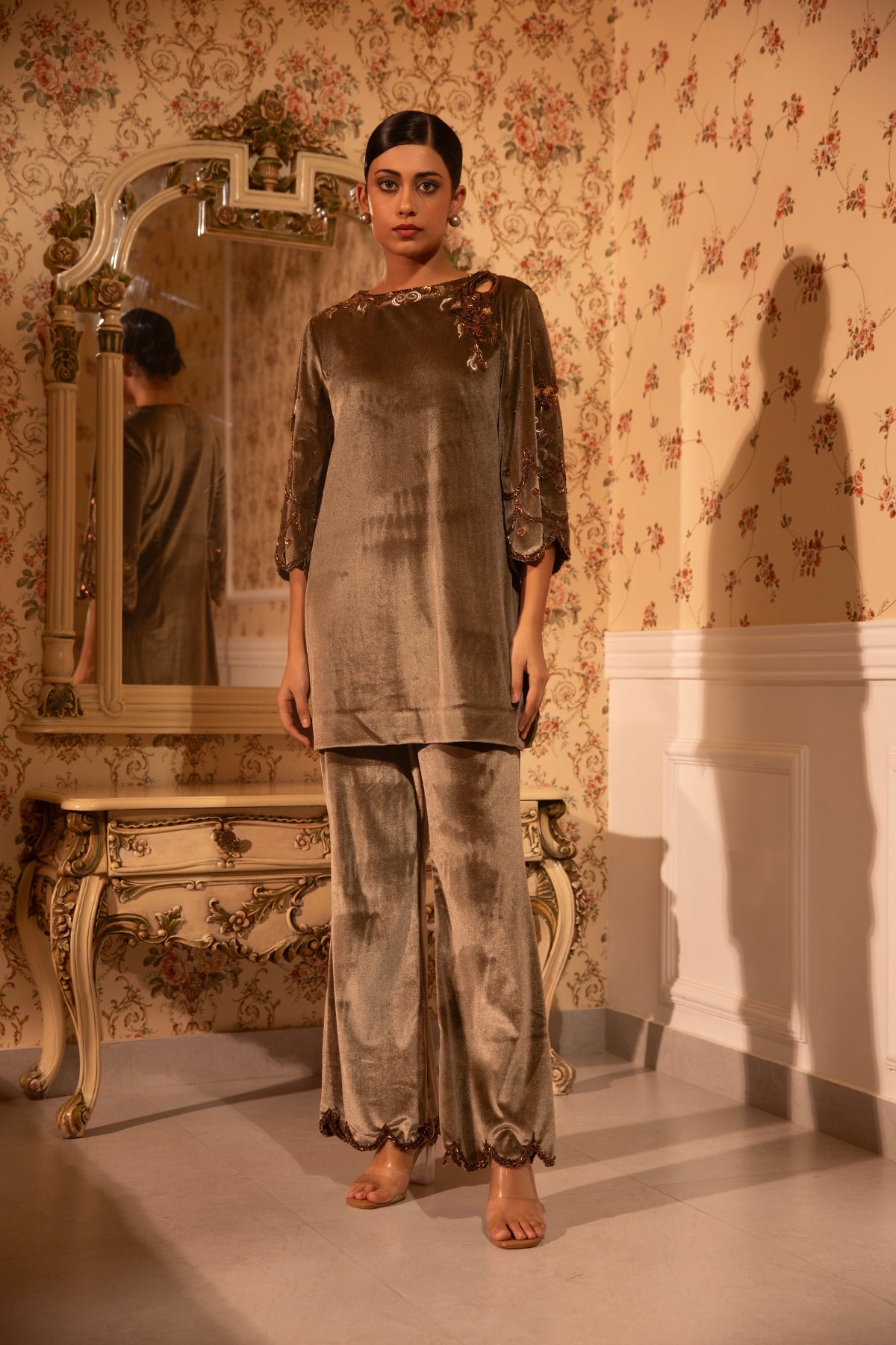 GOLD BAROQUE VELVET KURTI WITH TROUSERS