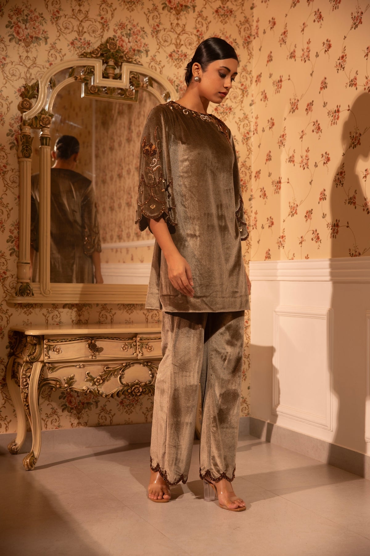 GOLD BAROQUE VELVET KURTI WITH TROUSERS