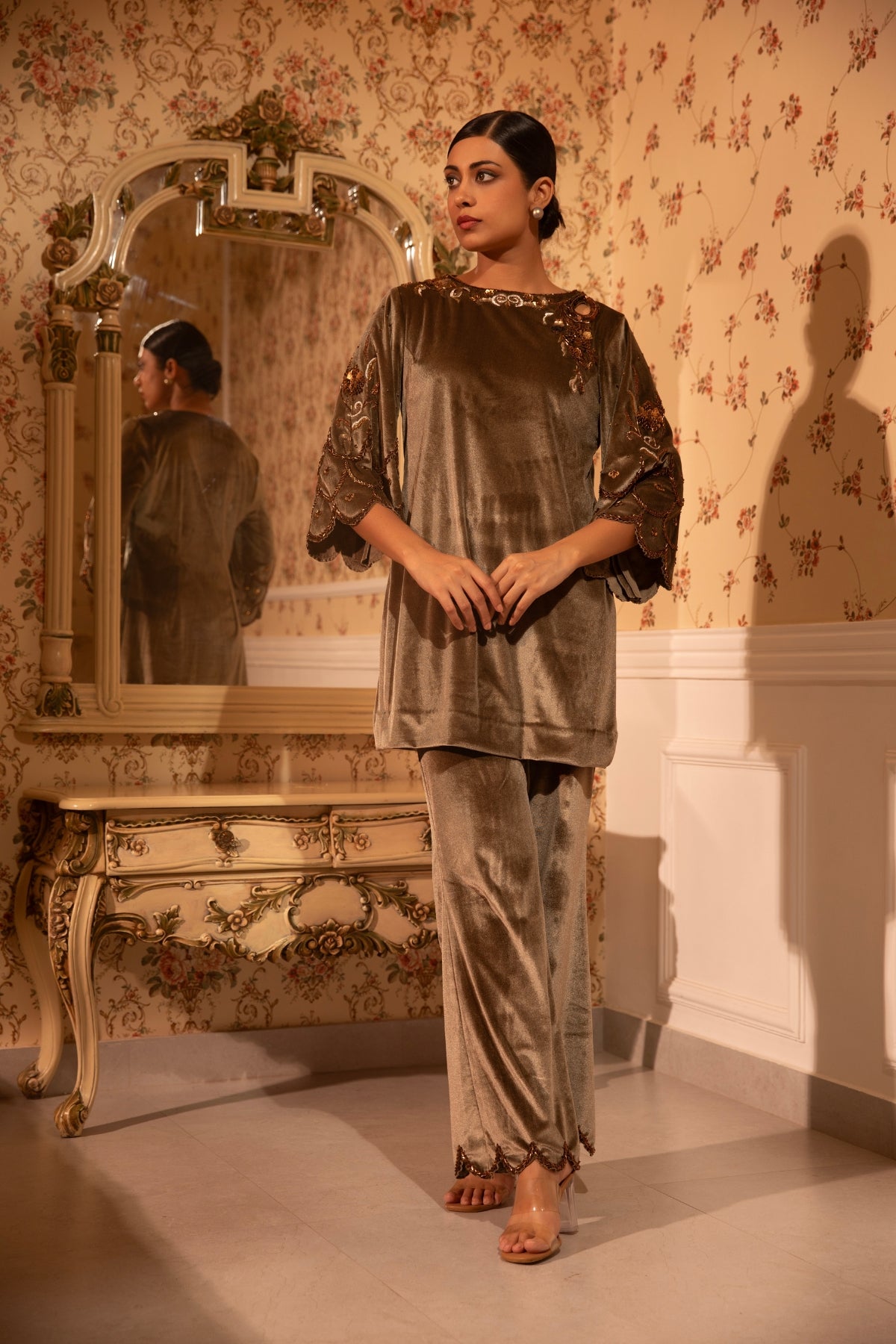 GOLD BAROQUE VELVET KURTI WITH TROUSERS