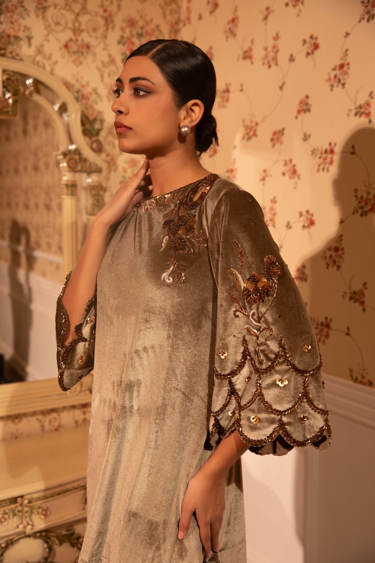 GOLD BAROQUE VELVET KURTI WITH TROUSERS