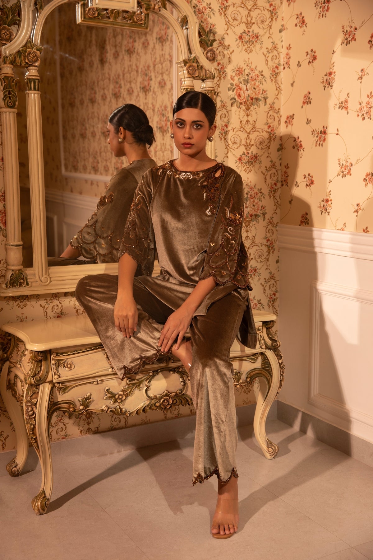 GOLD BAROQUE VELVET KURTI WITH TROUSERS