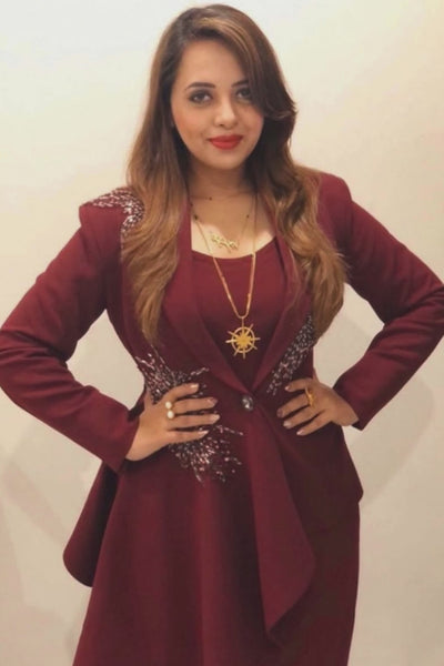 Tailored to sartorial perfection this single-breasted roll collar, peplum style blazer is paired with classic trousers. Its artistic intricate hand-embroidery with a mix of pipes, beads, sequin,cutdana, etc reflects aesthetic craftsmanship . Shop Now!